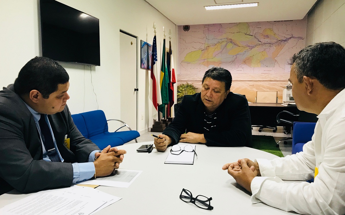 Leia mais sobre o artigo Procurador-geral do MP de Contas recebe prefeito de Santa Isabel do Rio Negro