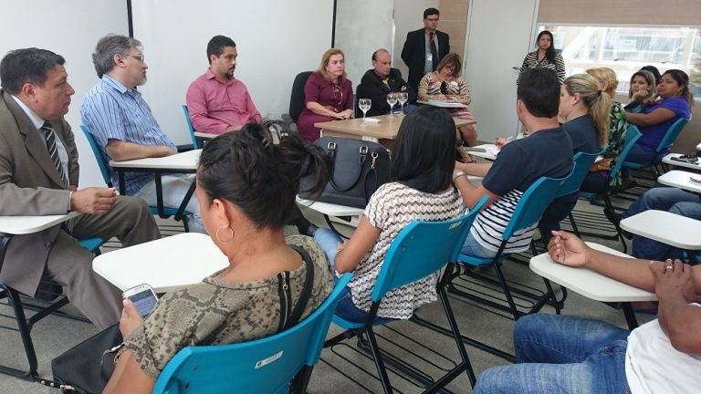 Procurador-geral de contas e presidente em exercício do TCE-AM recebem grupo de aprovados no concurso público da Susam