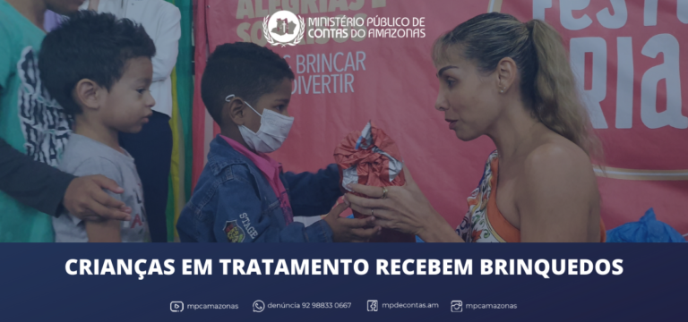 Crianças em tratamento recebem brinquedos