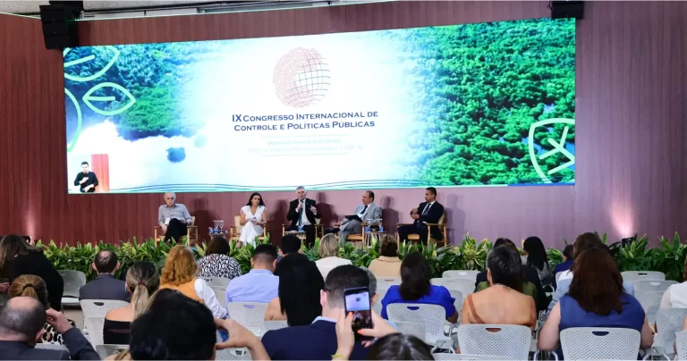 Procurador de Contas palestra sobre mudanças climáticas em Congresso Internacional de Controle e Políticas Públicas