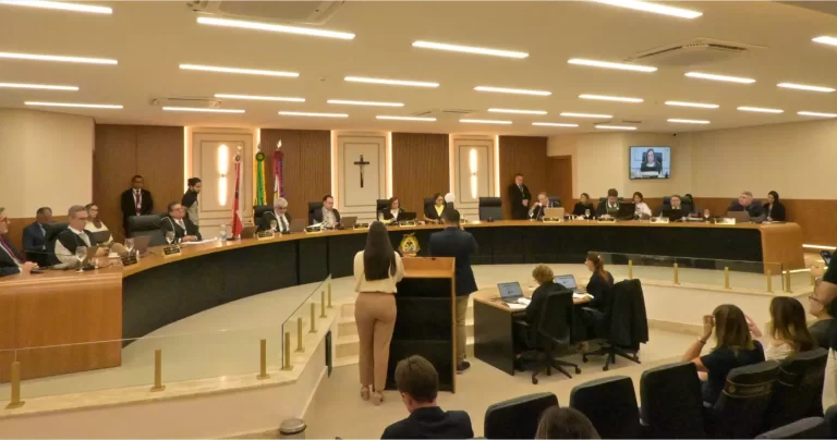 Acompanhando o entendimento do MP de Contas, Tribunal Pleno julga procedente representação contra a Prefeitura de Coari