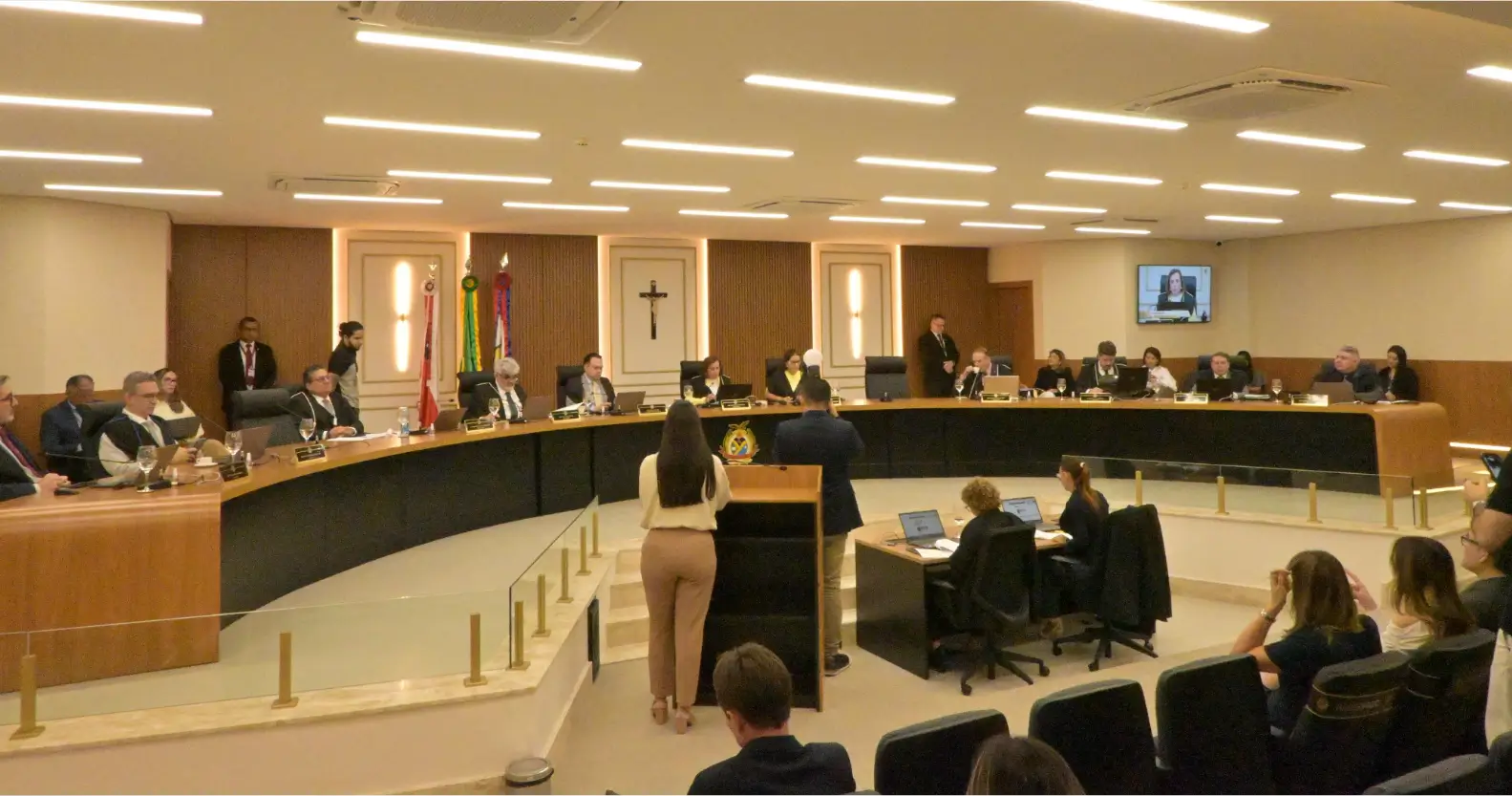 Leia mais sobre o artigo Acompanhando o entendimento do MP de Contas, Tribunal Pleno julga procedente representação contra a Prefeitura de Coari