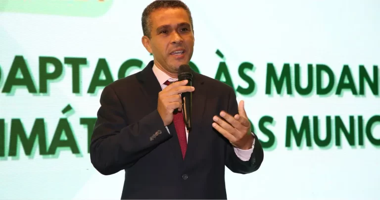 Procurador de Contas palestra sobre adaptação climática em Sergipe