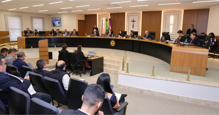 Prefeito de Careiro da Várzea é multado por irregularidades em contratações temporárias no município