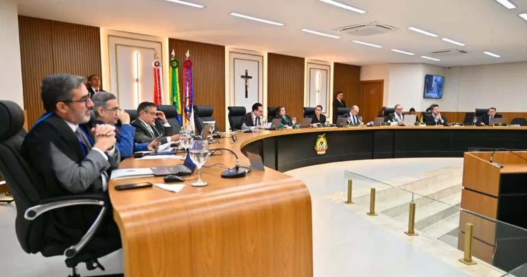 Acompanhando o MP de Contas, TCE-AM aprova com ressalvas as contas de 2023 e 2024 do Governo do Amazonas